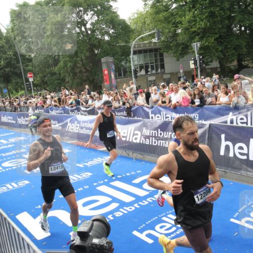 29.06.2025 - hella hamburg halbmarathon Michael Strokosch http://msf.ph/oto/8538121 29.06.2025 10:34:58 Ziel  meine-sportfotos.de