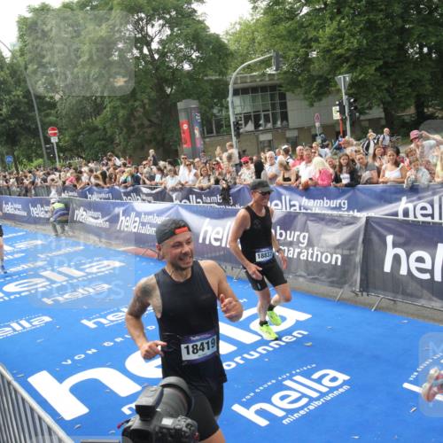 29.06.2025 - hella hamburg halbmarathon Michael Strokosch http://msf.ph/oto/8538122 29.06.2025 10:34:59 Ziel  meine-sportfotos.de