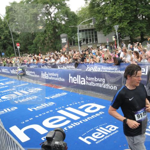 29.06.2025 - hella hamburg halbmarathon Michael Strokosch http://msf.ph/oto/8538136 29.06.2025 10:52:37 Ziel  meine-sportfotos.de