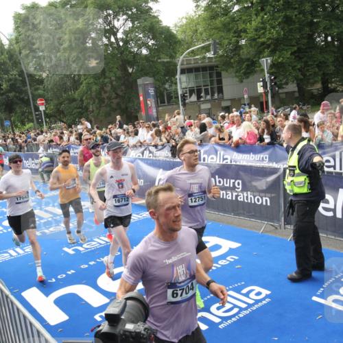 29.06.2025 - hella hamburg halbmarathon Michael Strokosch http://msf.ph/oto/8538137 29.06.2025 10:35:02 Ziel  meine-sportfotos.de