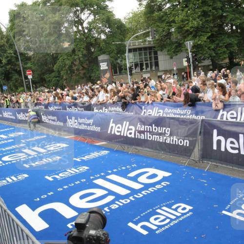 29.06.2025 - hella hamburg halbmarathon Michael Strokosch http://msf.ph/oto/8538138 29.06.2025 10:52:37 Ziel  meine-sportfotos.de