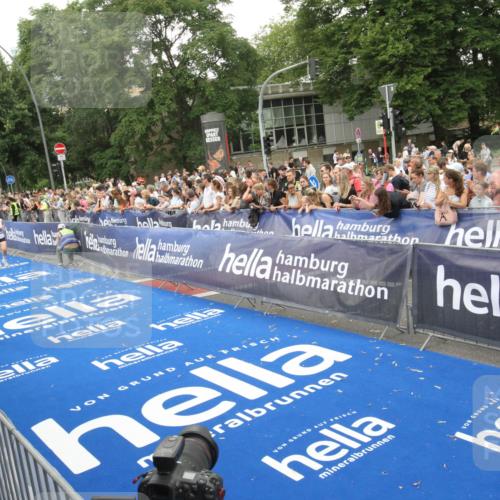 29.06.2025 - hella hamburg halbmarathon Michael Strokosch http://msf.ph/oto/8538140 29.06.2025 10:52:37 Ziel  meine-sportfotos.de