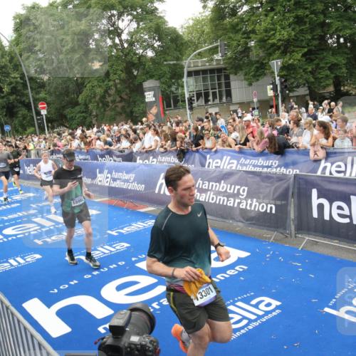 29.06.2025 - hella hamburg halbmarathon Michael Strokosch http://msf.ph/oto/8538151 29.06.2025 10:52:39 Ziel  meine-sportfotos.de