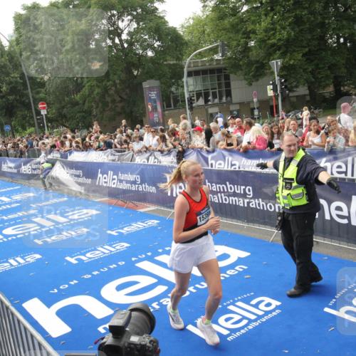 29.06.2025 - hella hamburg halbmarathon Michael Strokosch http://msf.ph/oto/8538154 29.06.2025 10:35:07 Ziel  meine-sportfotos.de