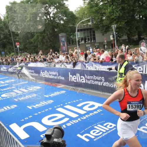 29.06.2025 - hella hamburg halbmarathon Michael Strokosch http://msf.ph/oto/8538156 29.06.2025 10:35:07 Ziel  meine-sportfotos.de