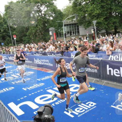 29.06.2025 - hella hamburg halbmarathon Michael Strokosch http://msf.ph/oto/8538167 29.06.2025 10:52:42 Ziel  meine-sportfotos.de