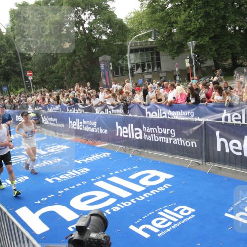 29.06.2025 - hella hamburg halbmarathon Michael Strokosch http://msf.ph/oto/8538172 29.06.2025 10:35:12 Ziel  meine-sportfotos.de