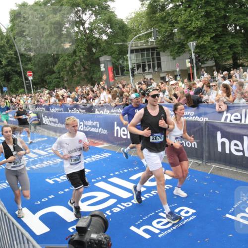 29.06.2025 - hella hamburg halbmarathon Michael Strokosch http://msf.ph/oto/8538174 29.06.2025 10:52:44 Ziel  meine-sportfotos.de