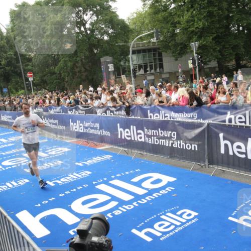 29.06.2025 - hella hamburg halbmarathon Michael Strokosch http://msf.ph/oto/8538189 29.06.2025 10:35:17 Ziel  meine-sportfotos.de