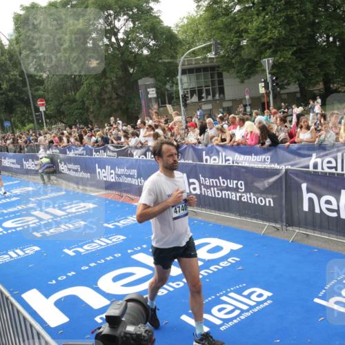 29.06.2025 - hella hamburg halbmarathon Michael Strokosch http://msf.ph/oto/8538195 29.06.2025 10:35:18 Ziel  meine-sportfotos.de
