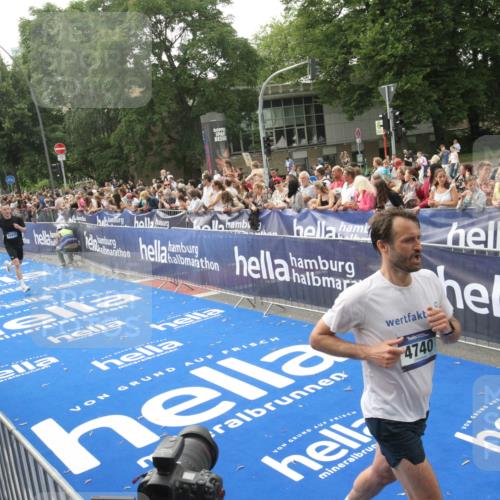 29.06.2025 - hella hamburg halbmarathon Michael Strokosch http://msf.ph/oto/8538197 29.06.2025 10:35:19 Ziel  meine-sportfotos.de