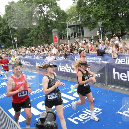 29.06.2025 - hella hamburg halbmarathon Michael Strokosch http://msf.ph/oto/8538216 29.06.2025 10:52:53 Ziel  meine-sportfotos.de