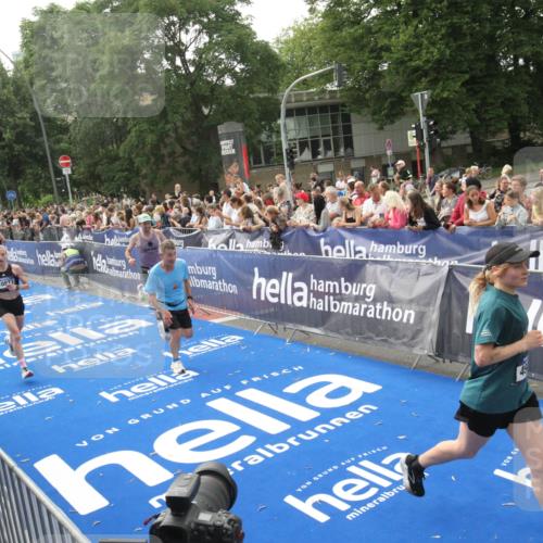 29.06.2025 - hella hamburg halbmarathon Michael Strokosch http://msf.ph/oto/8538219 29.06.2025 10:35:28 Ziel  meine-sportfotos.de