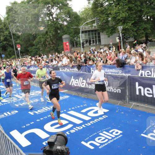 29.06.2025 - hella hamburg halbmarathon Michael Strokosch http://msf.ph/oto/8538220 29.06.2025 10:52:54 Ziel  meine-sportfotos.de