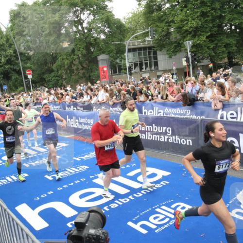 29.06.2025 - hella hamburg halbmarathon Michael Strokosch http://msf.ph/oto/8538223 29.06.2025 10:52:55 Ziel  meine-sportfotos.de