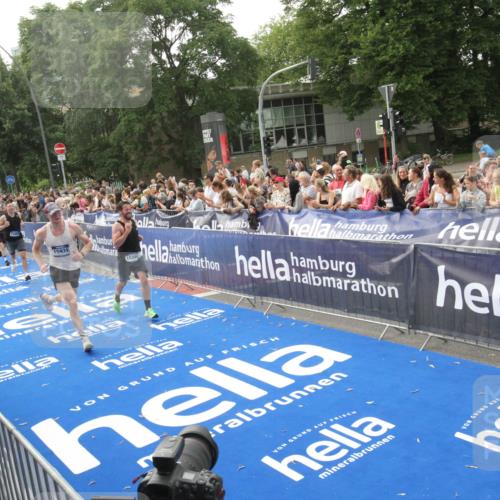 29.06.2025 - hella hamburg halbmarathon Michael Strokosch http://msf.ph/oto/8538228 29.06.2025 10:35:30 Ziel  meine-sportfotos.de