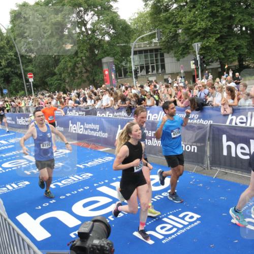 29.06.2025 - hella hamburg halbmarathon Michael Strokosch http://msf.ph/oto/8538246 29.06.2025 10:52:59 Ziel  meine-sportfotos.de