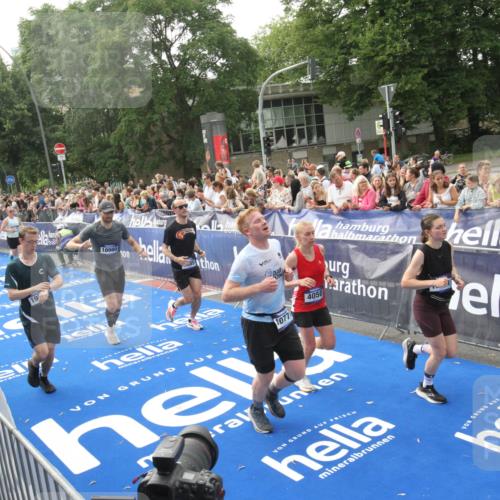 29.06.2025 - hella hamburg halbmarathon Michael Strokosch http://msf.ph/oto/8538247 29.06.2025 10:35:35 Ziel  meine-sportfotos.de