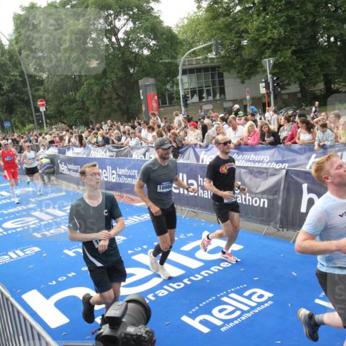 29.06.2025 - hella hamburg halbmarathon Michael Strokosch http://msf.ph/oto/8538251 29.06.2025 10:35:35 Ziel  meine-sportfotos.de