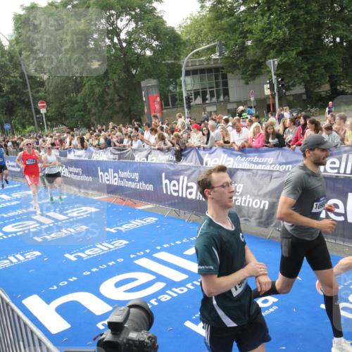29.06.2025 - hella hamburg halbmarathon Michael Strokosch http://msf.ph/oto/8538253 29.06.2025 10:35:36 Ziel  meine-sportfotos.de