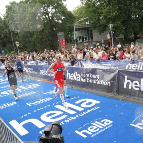 29.06.2025 - hella hamburg halbmarathon Michael Strokosch http://msf.ph/oto/8538257 29.06.2025 10:35:37 Ziel  meine-sportfotos.de