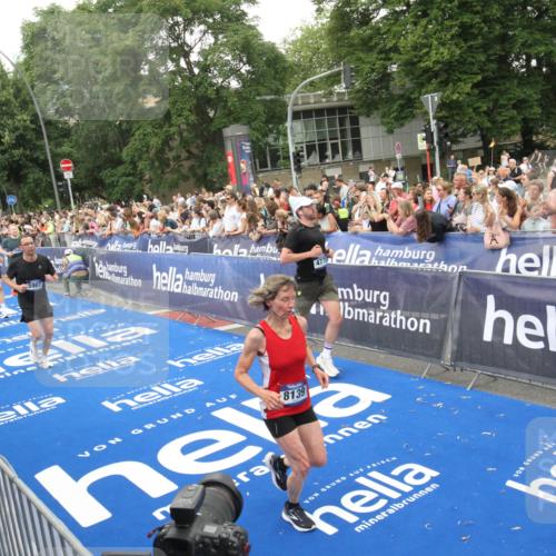 29.06.2025 - hella hamburg halbmarathon Michael Strokosch http://msf.ph/oto/8538260 29.06.2025 10:53:02 Ziel  meine-sportfotos.de