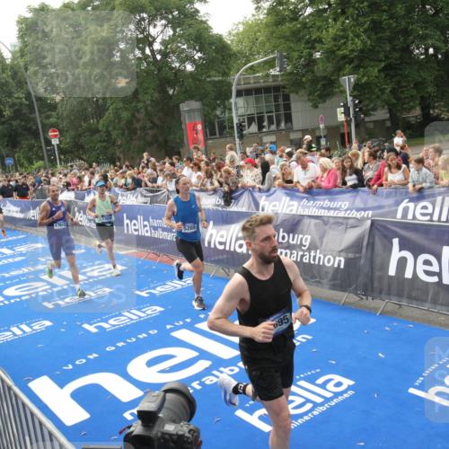 29.06.2025 - hella hamburg halbmarathon Michael Strokosch http://msf.ph/oto/8538264 29.06.2025 10:35:39 Ziel  meine-sportfotos.de