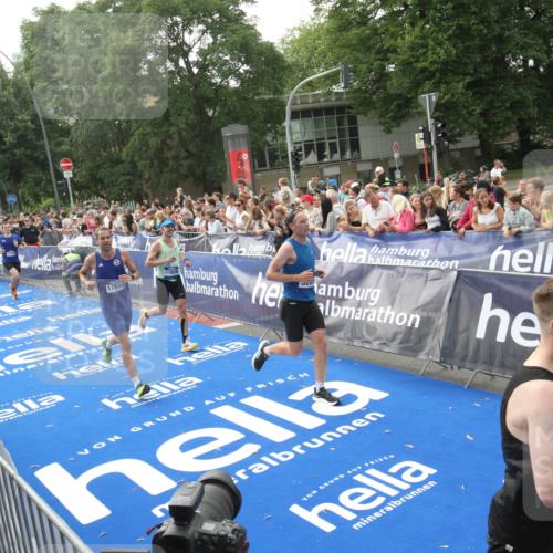 29.06.2025 - hella hamburg halbmarathon Michael Strokosch http://msf.ph/oto/8538266 29.06.2025 10:35:39 Ziel  meine-sportfotos.de