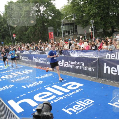 29.06.2025 - hella hamburg halbmarathon Michael Strokosch http://msf.ph/oto/8538270 29.06.2025 10:35:41 Ziel  meine-sportfotos.de