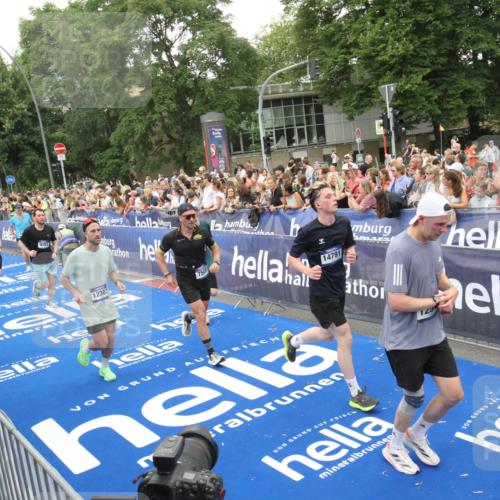 29.06.2025 - hella hamburg halbmarathon Michael Strokosch http://msf.ph/oto/8538276 29.06.2025 10:53:06 Ziel  meine-sportfotos.de