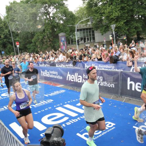 29.06.2025 - hella hamburg halbmarathon Michael Strokosch http://msf.ph/oto/8538282 29.06.2025 10:53:07 Ziel  meine-sportfotos.de