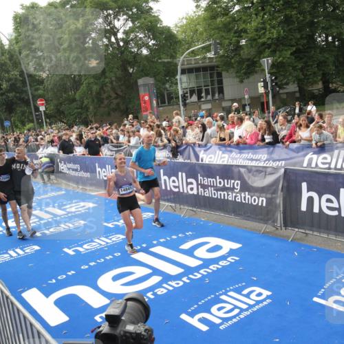 29.06.2025 - hella hamburg halbmarathon Michael Strokosch http://msf.ph/oto/8538287 29.06.2025 10:35:45 Ziel  meine-sportfotos.de