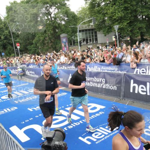 29.06.2025 - hella hamburg halbmarathon Michael Strokosch http://msf.ph/oto/8538288 29.06.2025 10:53:08 Ziel  meine-sportfotos.de