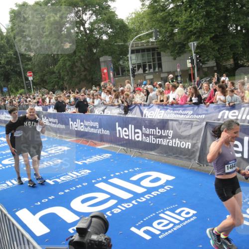 29.06.2025 - hella hamburg halbmarathon Michael Strokosch http://msf.ph/oto/8538291 29.06.2025 10:35:46 Ziel  meine-sportfotos.de