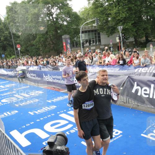 29.06.2025 - hella hamburg halbmarathon Michael Strokosch http://msf.ph/oto/8538301 29.06.2025 10:35:49 Ziel  meine-sportfotos.de