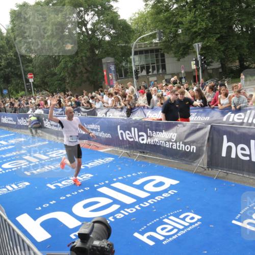 29.06.2025 - hella hamburg halbmarathon Michael Strokosch http://msf.ph/oto/8538311 29.06.2025 10:35:51 Ziel  meine-sportfotos.de