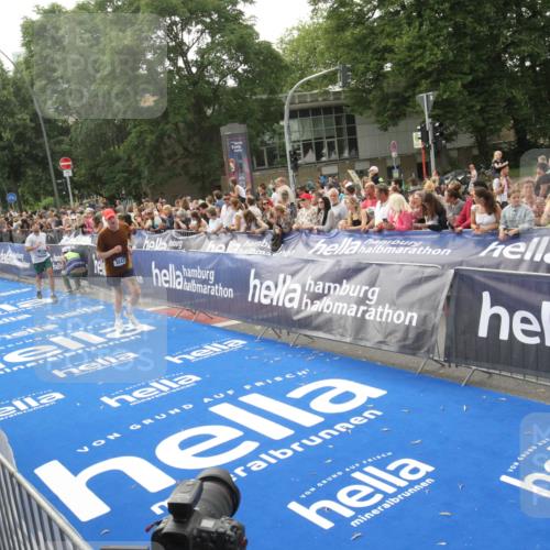29.06.2025 - hella hamburg halbmarathon Michael Strokosch http://msf.ph/oto/8538317 29.06.2025 10:35:55 Ziel  meine-sportfotos.de