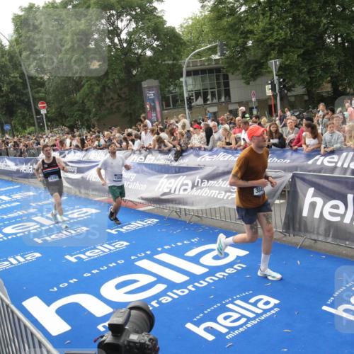 29.06.2025 - hella hamburg halbmarathon Michael Strokosch http://msf.ph/oto/8538323 29.06.2025 10:35:57 Ziel  meine-sportfotos.de
