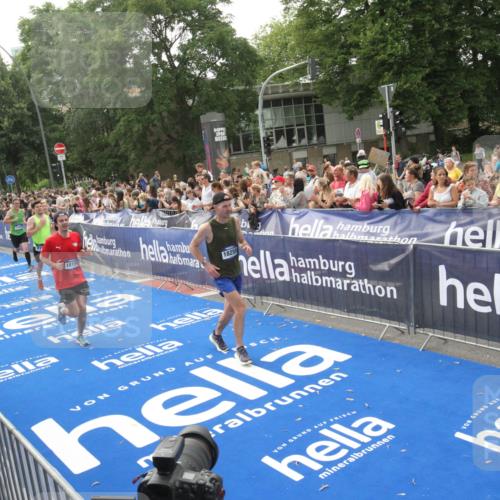 29.06.2025 - hella hamburg halbmarathon Michael Strokosch http://msf.ph/oto/8538335 29.06.2025 10:36:07 Ziel  meine-sportfotos.de