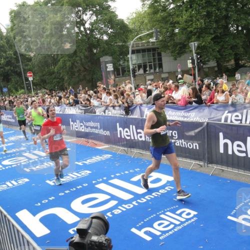 29.06.2025 - hella hamburg halbmarathon Michael Strokosch http://msf.ph/oto/8538337 29.06.2025 10:36:08 Ziel  meine-sportfotos.de