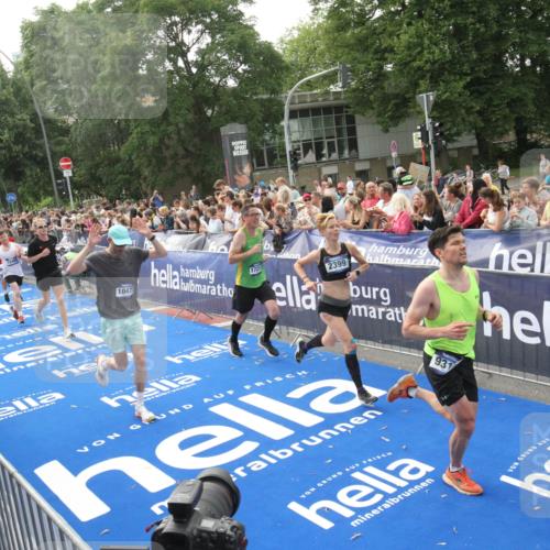 29.06.2025 - hella hamburg halbmarathon Michael Strokosch http://msf.ph/oto/8538343 29.06.2025 10:36:09 Ziel  meine-sportfotos.de