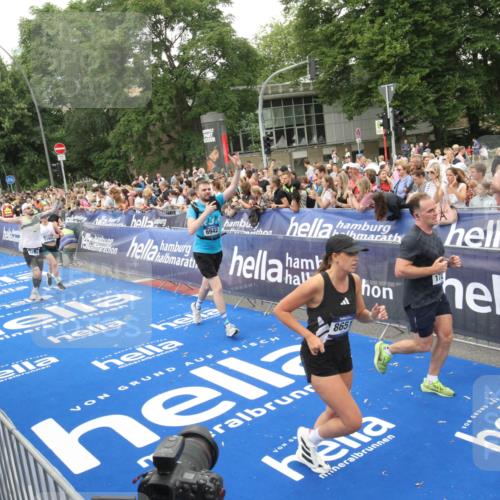 29.06.2025 - hella hamburg halbmarathon Michael Strokosch http://msf.ph/oto/8538357 29.06.2025 10:53:30 Ziel  meine-sportfotos.de