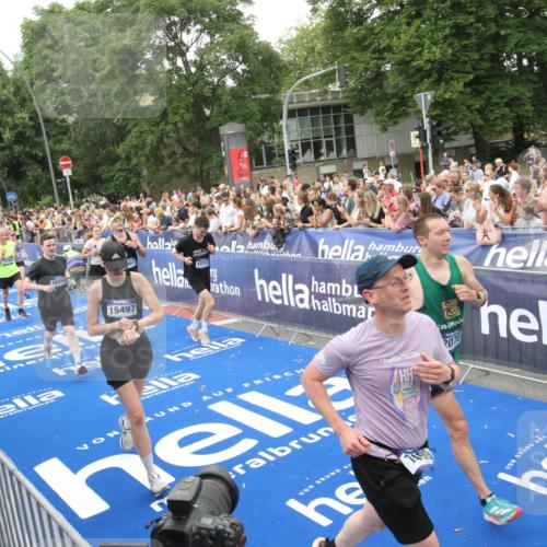 29.06.2025 - hella hamburg halbmarathon Michael Strokosch http://msf.ph/oto/8538371 29.06.2025 10:53:38 Ziel  meine-sportfotos.de