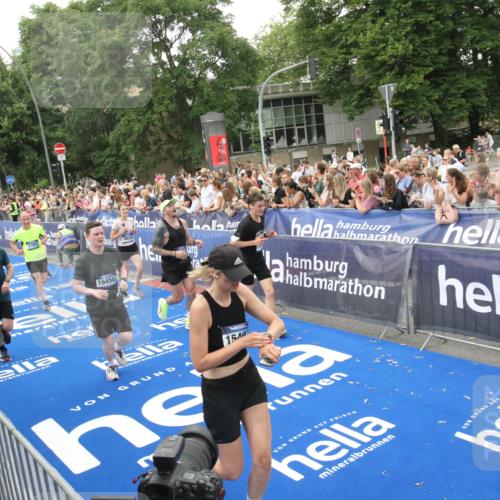 29.06.2025 - hella hamburg halbmarathon Michael Strokosch http://msf.ph/oto/8538372 29.06.2025 10:53:39 Ziel  meine-sportfotos.de