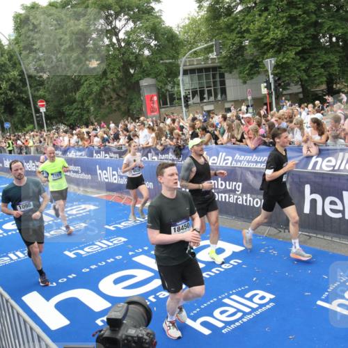 29.06.2025 - hella hamburg halbmarathon Michael Strokosch http://msf.ph/oto/8538374 29.06.2025 10:53:39 Ziel  meine-sportfotos.de