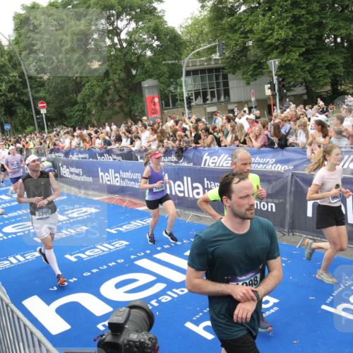 29.06.2025 - hella hamburg halbmarathon Michael Strokosch http://msf.ph/oto/8538378 29.06.2025 10:53:41 Ziel  meine-sportfotos.de