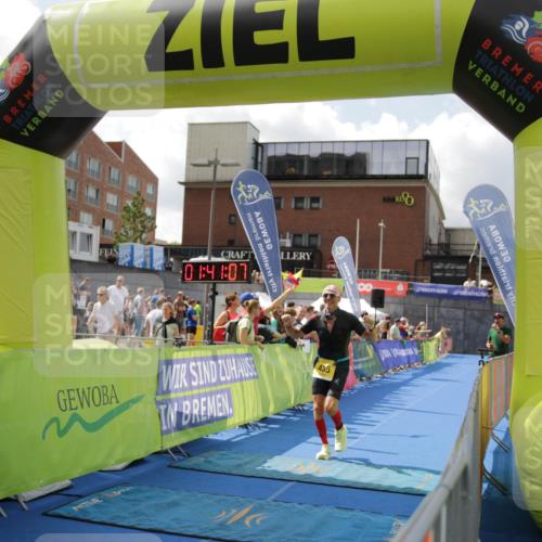 10.08.2025 - GEWOBA Citytriathlon Bremen H.Heesch http://msf.ph/oto/8538641 10.08.2025 11:44:45 Ziel 27, 435, 454 meine-sportfotos.de