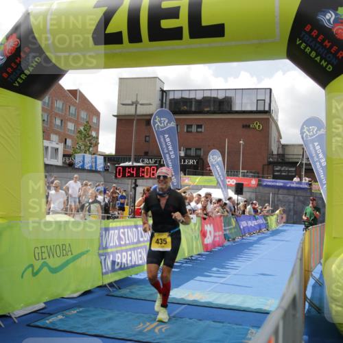 10.08.2025 - GEWOBA Citytriathlon Bremen H.Heesch http://msf.ph/oto/8538651 10.08.2025 11:44:46 Ziel 27, 435, 454 meine-sportfotos.de