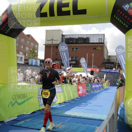 10.08.2025 - GEWOBA Citytriathlon Bremen H.Heesch http://msf.ph/oto/8538656 10.08.2025 11:44:46 Ziel 27, 435, 454 meine-sportfotos.de