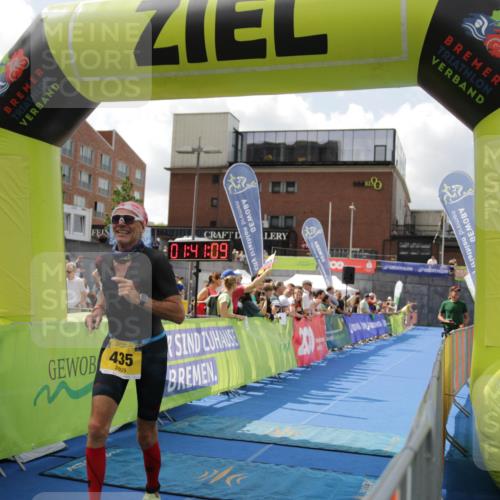 10.08.2025 - GEWOBA Citytriathlon Bremen H.Heesch http://msf.ph/oto/8538658 10.08.2025 11:44:46 Ziel 27, 435, 454 meine-sportfotos.de